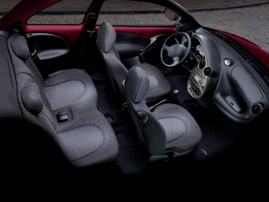 Интерьер Ford Ka 1996 года  (фото 6 из 110)